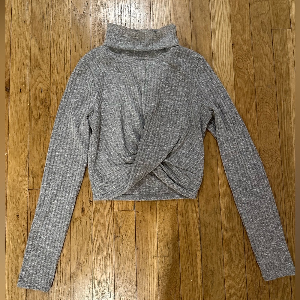 Urban outfitters gray cropped turtleneck